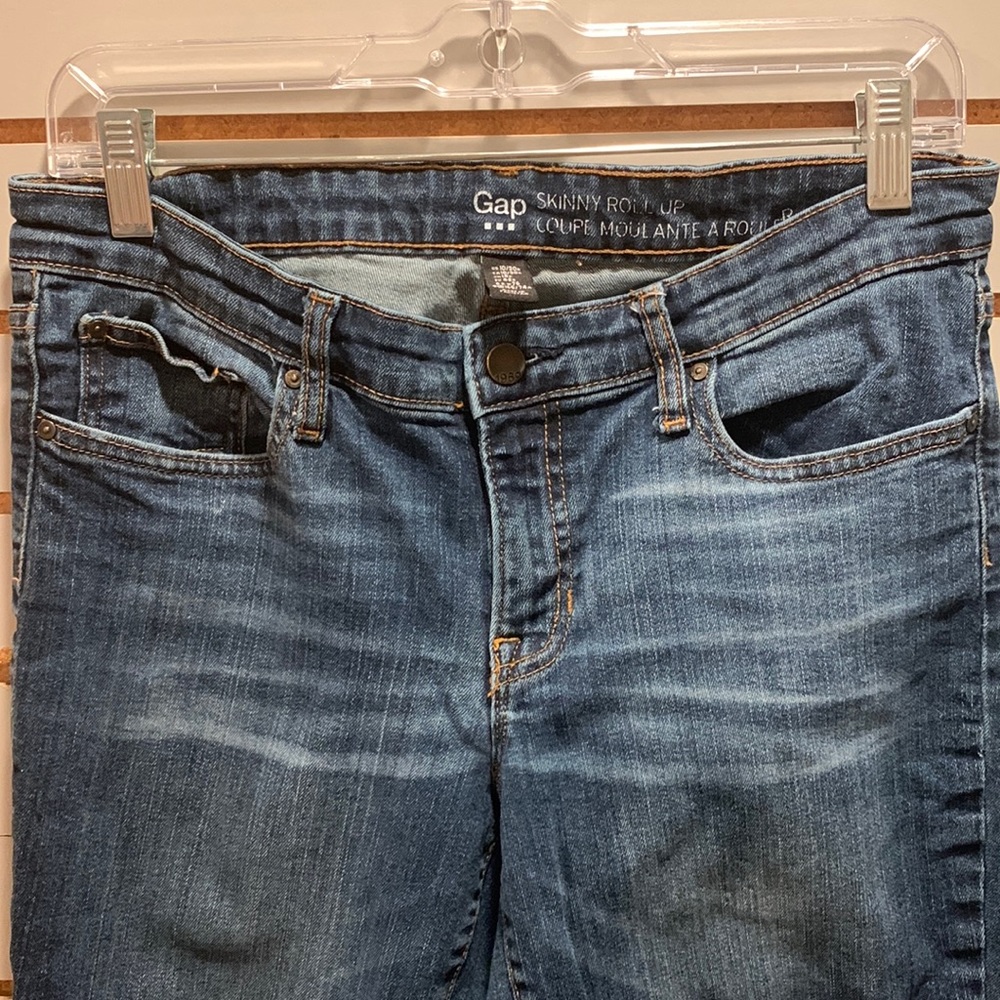 Gap Size 10 roll up jeans, above the ankle cuff. Great condition!